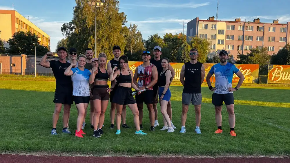 Uczestnicy Hybrid Games JL po wieczornym treningu na bieżni